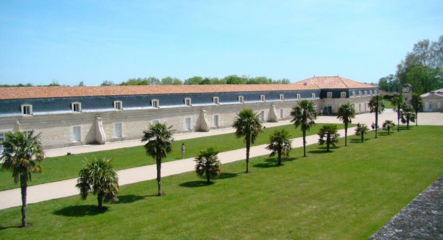 Le Petit Loft Des Thermes Рошфор Екстер'єр фото